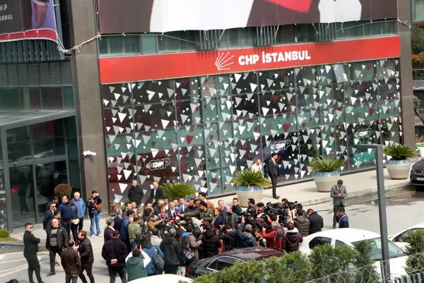 chp-il-binasina-silahli-saldiri-iddiasi-istanbul-valiliginden-aciklama-geldi-1680778437493.jpg CHP İl binasına silahlı saldırı iddiası! İstanbul Valiliği'nden açıklama geldi - 1
