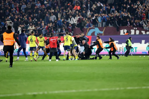 trabzonspor-fenerbahce-macinin-pfdk-sevkleri-aciklandi-iste-sevk-edilen-futbolcular-1711965684019.jpg TFF Trabzonspor-Fenerbahçe maçının sevklerini açıkladı! İşte PFDK'ya sevk edilen futbolcular - 1