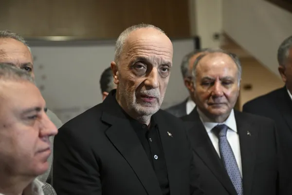 Kamu işçileri için kritik toplantı! Sözleşme imzalandı: Ücret artışları eşitlendi