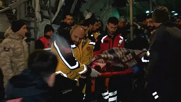 thyden-deprem-bolgesine-yonelik-adim-4-ilden-istanbula-ucuslarda-bilet-fiyatlari-100-tl-olarak-sabitlendi-1675721562465.jpg THY'den deprem bölgesine yönelik adım! 4 ilden İstanbul'a uçuşlarda bilet fiyatları 100 TL olarak sabitlendi - 1