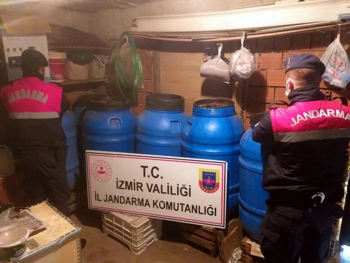Son dakika: İzmir'de 1750 litre sahte şarap ele geçirildi - 1