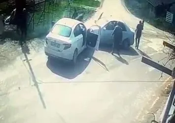 Yol ayrımında kafa kafaya çarpıştılar! Yer: Sakarya