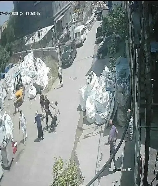 1690458187194.jpeg Ataşehir'de ortalığı savaş alanına çeviren kavga: Satır ve bıçakla saldırdılar! "Çocuğumun kafasını tuttu satırla..." - 2