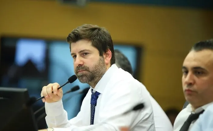 CHP’li belediyenin Tarsus’taki tiyatro kararına büyük tepki! Oyunları iptal ettiler...