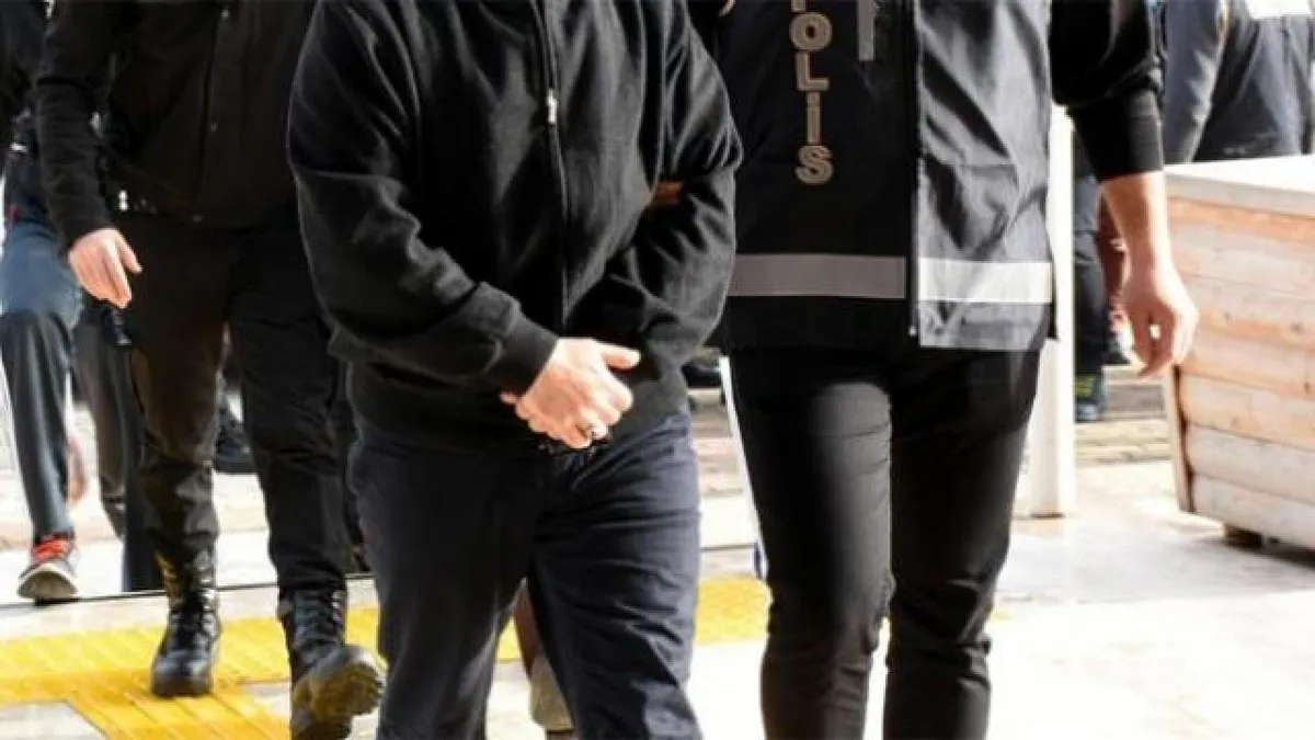 Tuzla'da uyuşturucu operasyonunda yakalanan 4 şüpheliden 1'i tutuklandı