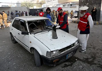 Pakistan'da intihar saldırısı: 6 ölü