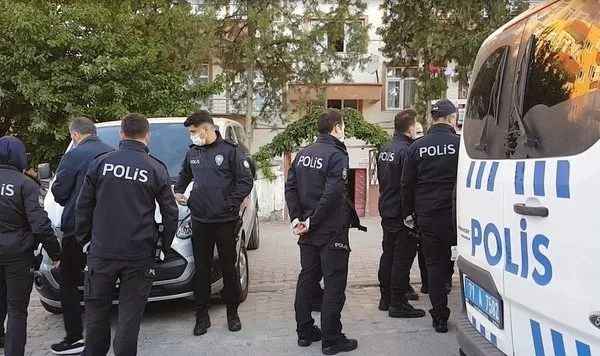 kirikkalede-cani-koca-esini-cocugunun-onunde-bogazindan-keserek-oldurdu-1622982990785.jpg Kırıkkale'de cani koca eşini çocuğunun önünde boğazından keserek öldürdü - 1