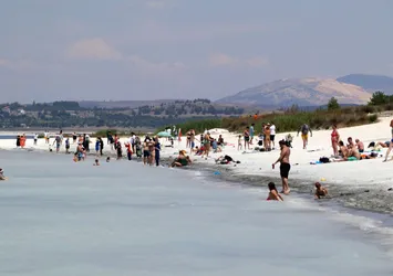 Salda Gölü'ne ziyaretçi akını!
