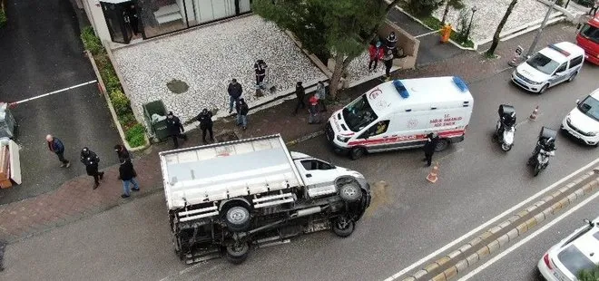 Kadıköy’de feci kaza! Kamyonet orta refüjü aşıp yan devrildi