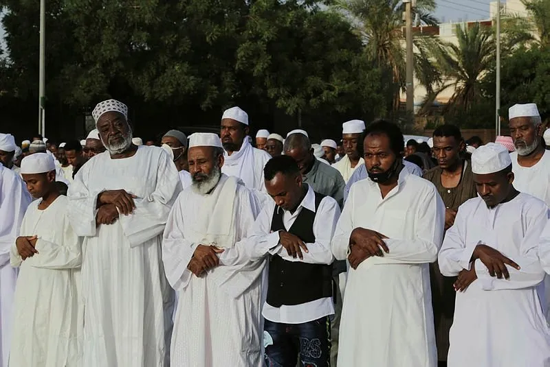 Sudan Da Bayram Namazi Yasak Dinlemedi