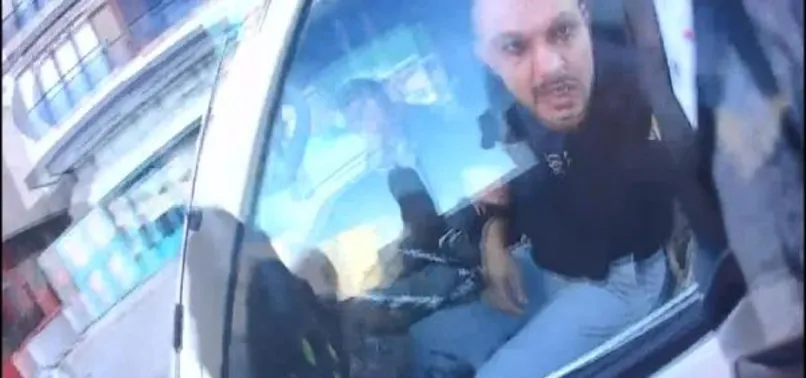 İstanbul’da minibüsçü dehşeti! Motosikletliyi defalarca bıçakladı