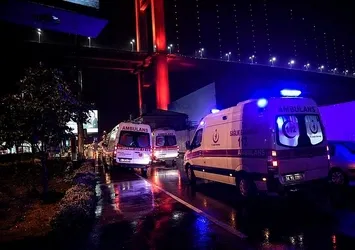 Reina'daki Noel Baba kıyafetli kişi çalışan çıktı