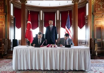 Dev LNG işbirliği! Bakan Bayraktar duyurdu: Türkiye yılda 2,5 milyon ton üretim sağlayacak