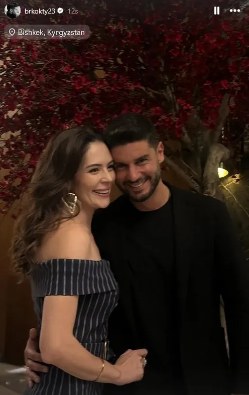 ask-tam-gaz-berk-oktay-ile-yildiz-cagri-atiksoydan-romantik-kare-1757056428689.jpg Kaynak: Instagram