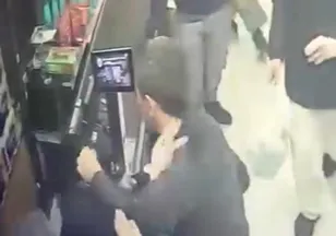 Markette 'poşet' dehşeti: O anlar kamerada