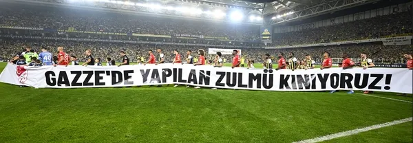 Fenerbahçe taraftarından Filistin’e destek! İşte tribünde açılan o pankart...