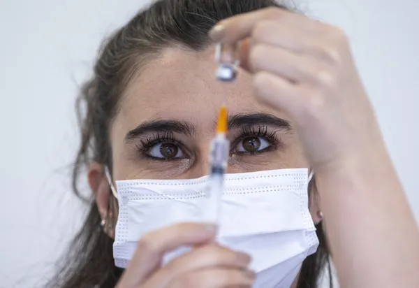 Kaç kişi koronavirüs aşısı oldu? Örnek aşılama rekor katılım