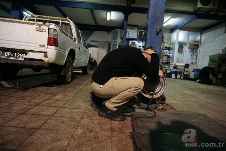 Vatandaşlardan deprem tatbikata yoğun ilgi! Milyonlar saat 18.57'de çöktü kapandı tutundu