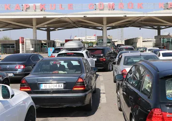 Sınır kapılarında dönüş yoğunluğu sürüyor