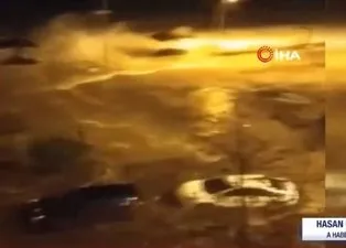 SON DAKİKA | Bursa Gemlik’te tsunamiyi andıran görüntüler! Araçlar ve dükkanlar sular altında...