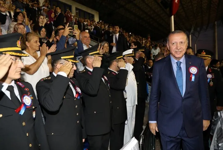 Başkan Erdoğan’ın katıldığı Jandarma ve Sahil Güvenlik Akademisi Başkanlığı Subay ve Astsubay Mezuniyet Töreni’nden dikkat çeken kare