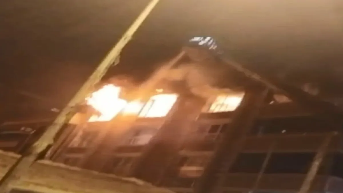 Gaziosmanpaşa'da yangın paniği: 6 katlı binayı alevler sardı