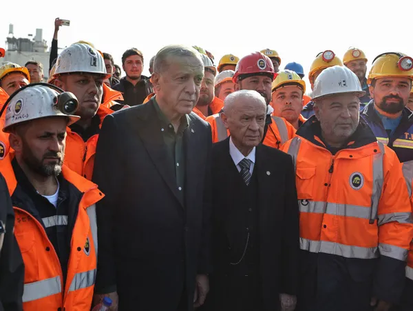 baskan-erdogandan-chpnin-hatay-havalimanini-biz-onardik-algisina-sert-tepki-kalyon-insaat-5-gunde-bitirip-mill-1676905261585.jpg Başkan Erdoğan'dan CHP'nin 'Hatay Havalimanı'nı biz onardık' algısına sert tepki: "Kalyon İnşaat 5 günde bitirip milletimize teslim etti" - 1