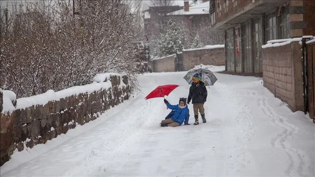 bugun-okullar-tatil-mi-19-ocak-carsamba-hangi-illerde-okullar-tatil-edildi-iste-kar-tatili-olan-iller-1642572925119.jpg Bugün okullar tatil mi? 19 Ocak Çarşamba hangi illerde okullar tatil edildi? İşte kar tatili olan iller - 11