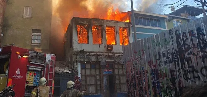 Son dakika: CHP’li İBB’de İETT’den sonra itfaiye ekipleri de sınıfta kaldı: Yangına müdahale edilemeyince bina küle döndü
