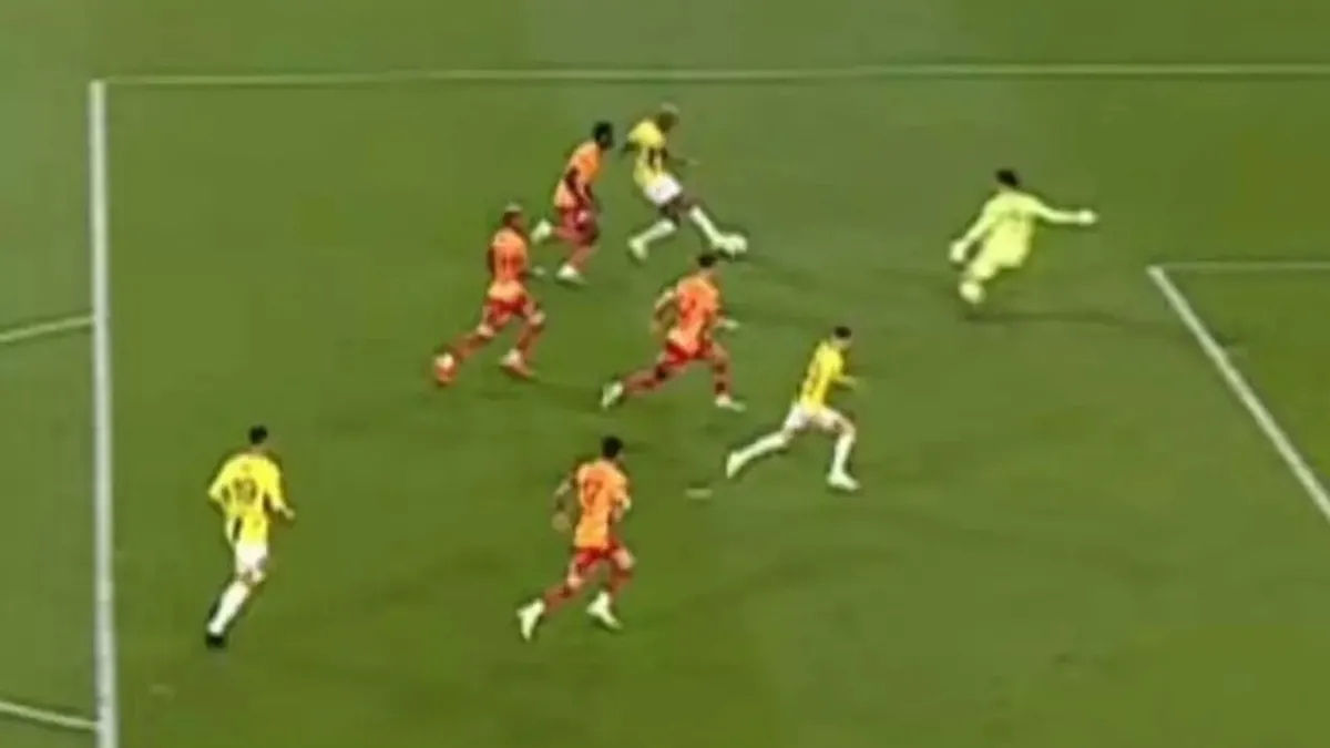 ZTK'da Fenerbahçe Galatasaray derbisi! Maça damgasını vuran yarı otomatik ofsayt kararı