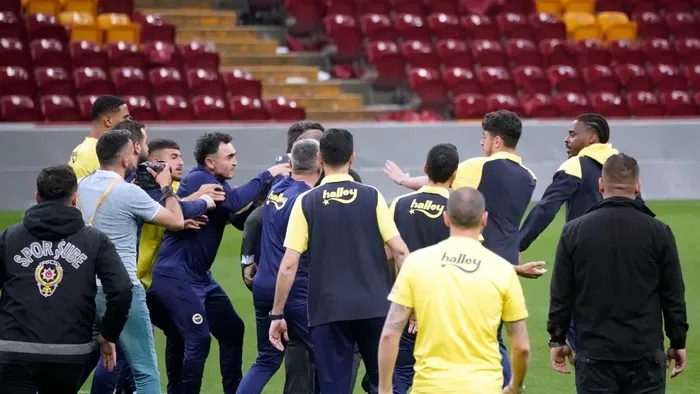 Tahkim Kurulu açıkladı! Fenerbahçeli futbolcular için karar verildi | İşte olaylı derbinin ceza indirimleri