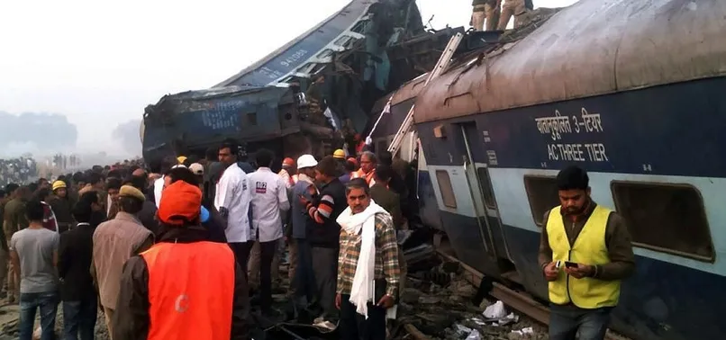 Hindistan'da tren kazası: 100'e yakın ölü