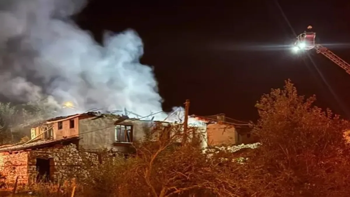 Bursa'daki ahşap evde korkutan yangın! Ev küle döndü