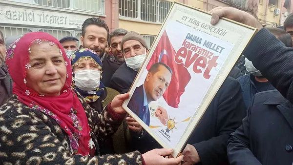 Dövizdeki düşüş Malatya'daki kayısı satıcılarını sevindirdi! Davul zurna ile dolar yaktılar - 1