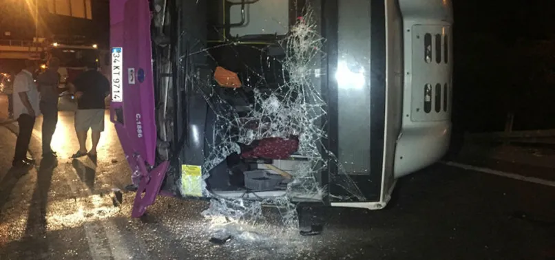 İstanbul Ümraniye’de İETT otobüsü kaza yaptı