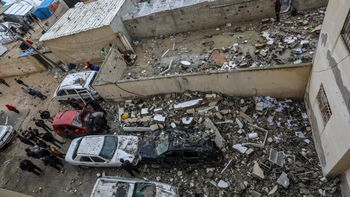 İsrail ordusunun Refah kentine düzenlediği hava saldırısında 3 sivil öldü