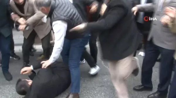 a-haber-muhabiri-ahmet-nazif-vurala-saldiran-supheliler-tutuklandi-1705666997461.jpg A Haber muhabiri Ahmet Nazif Vural'a saldıran şüpheliler tutuklandı - 4