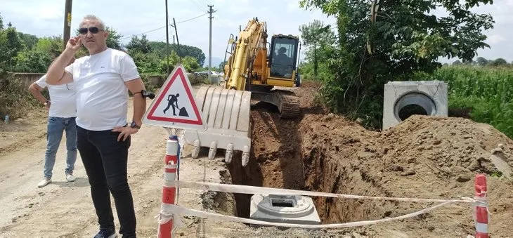 CHP’li İBB’ye bağlı İSKİ ekipleri vatandaşı çileden çıkardı! Halk kokudan penceresini bile açamıyor