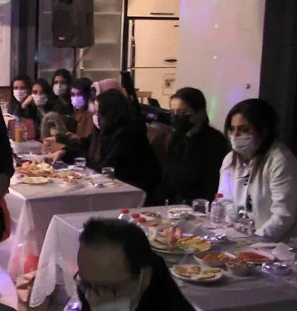 Koronavirüsü hiçe sayıp Silivri'de yılbaşı partisi yaptılar! - 2