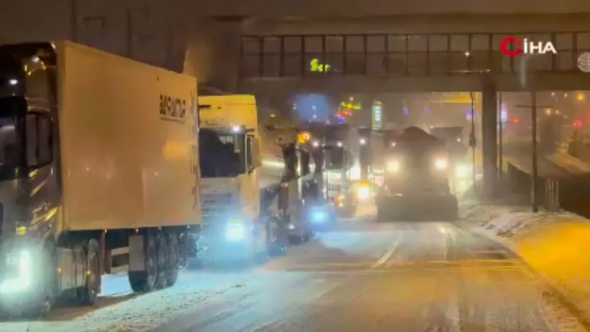 Bolu Dağın'da kar ulaşımı felç etti: Geçişler açıldı