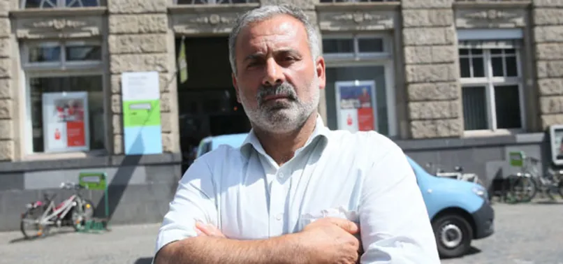 Dinlenmek için oturdu, külçe külçe altın buldu
