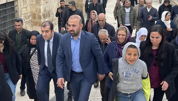 7li-koalisyonun-ortagi-hdpden-skandal-provokasyon-teroristbasi-ocalanin-dogum-gununu-kutladilar-1680599263091.jpg 7'li koalisyonun ortağı HDP'den skandal provokasyon! Teröristbaşı Öcalan'ın doğum gününü kutladılar - 5