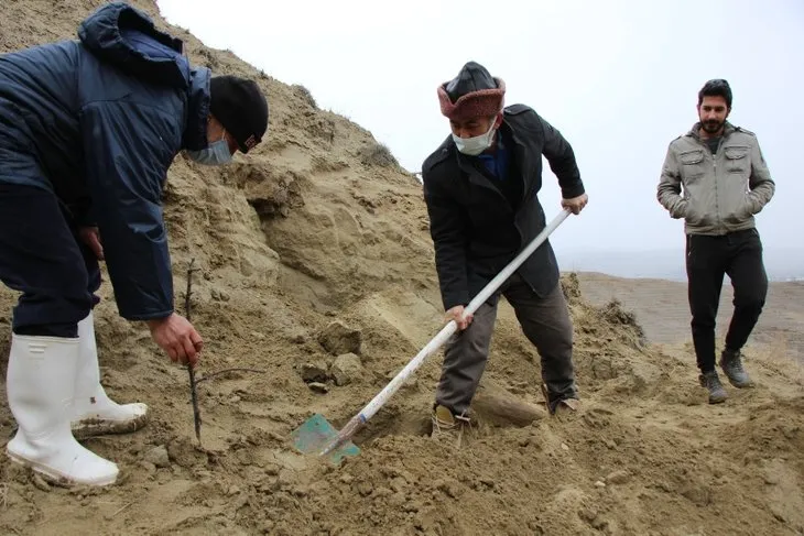 Köylüler içme suyu ararken buldu! Mamut fosili olabilir