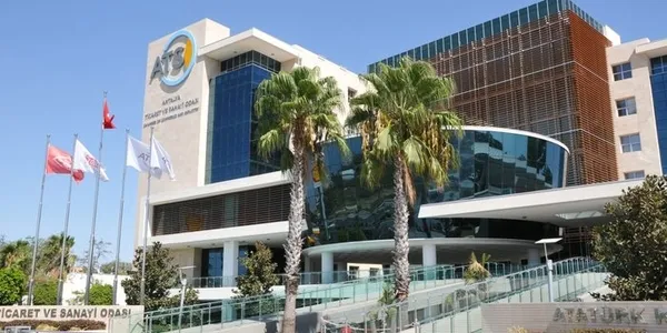 Son dakika: CHP’li belediye kanun tanımıyor! Seçilme hakkını kaybeden Ahmet Öztürk halen başkan