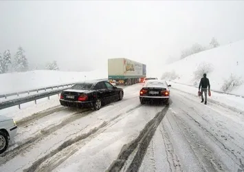 Kayseri'de Erciyes'e 10 santim kar yağdı