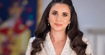 Şarkıcı Karsu’dan bebek müjdesi! Karnı burnunda poz verdi