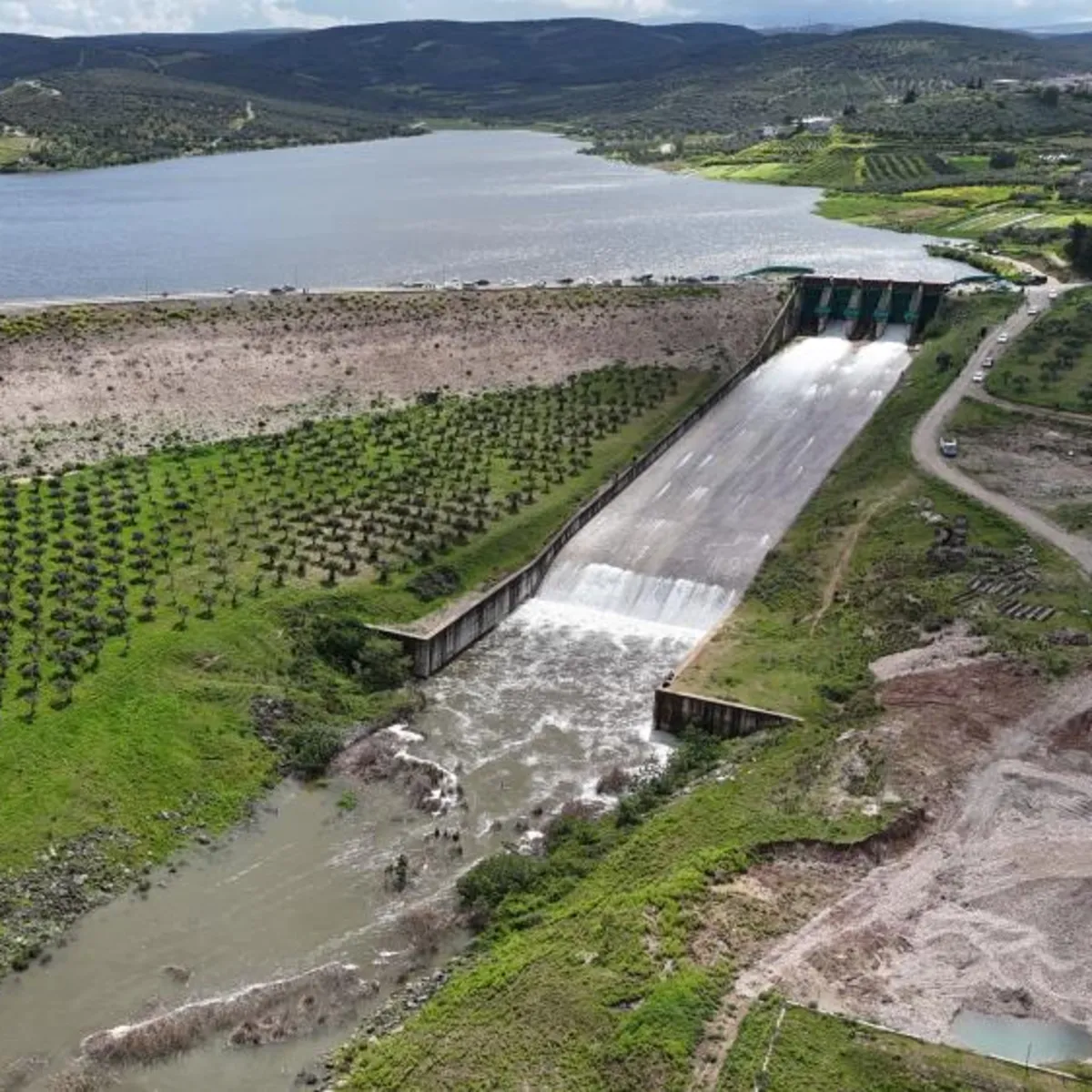 Yarseli Barajı'nda 25 Yıl Aradan Sonra Su Tahliyesi Gerçekleşti