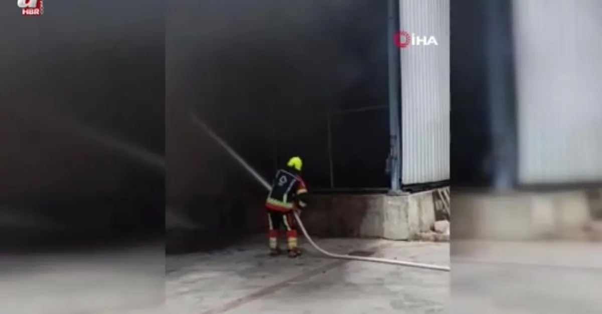 Toptancı sebze halinde korkutan yangın