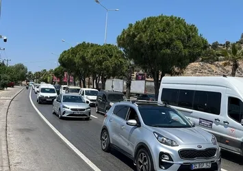 Tatilcilerin dönüş çilesi! İstanbul gişeleri tıkandı! Kilometrelerce kuyruk