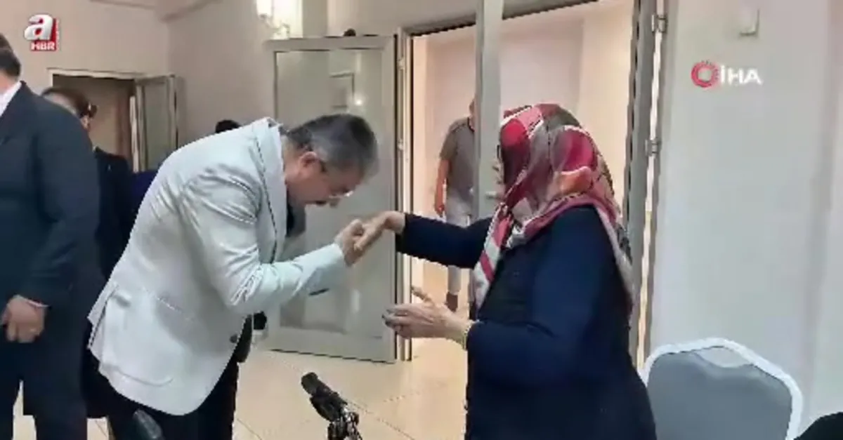 Huzurevinde kalan annelerin günü kutlandı